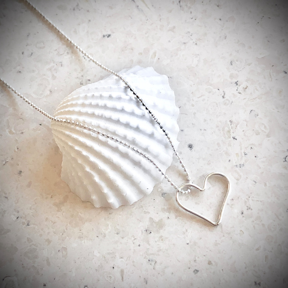 Dainty NWT Italian Sterling Silver Chain Heart Charm Necklace - Picture 4 of 9